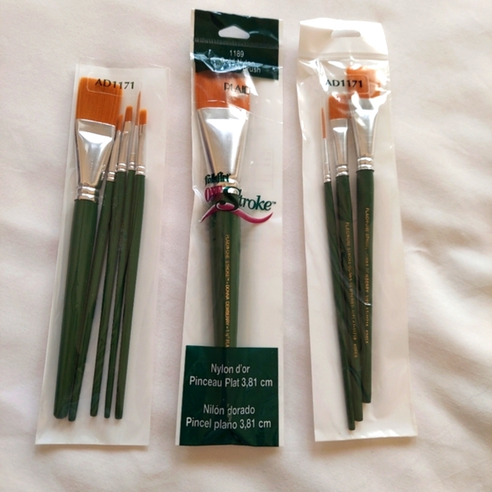 New 9 Piece Plaid FolkArt One Stroke Paint Brush Set Variety Types & Sizes